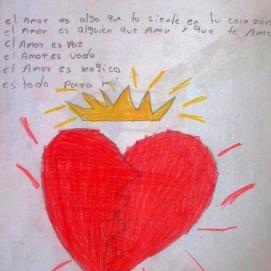 Corazón de niña que sabe lo que es el amor. Dibujo y pensamientos escritos por una niña llamada Karina...